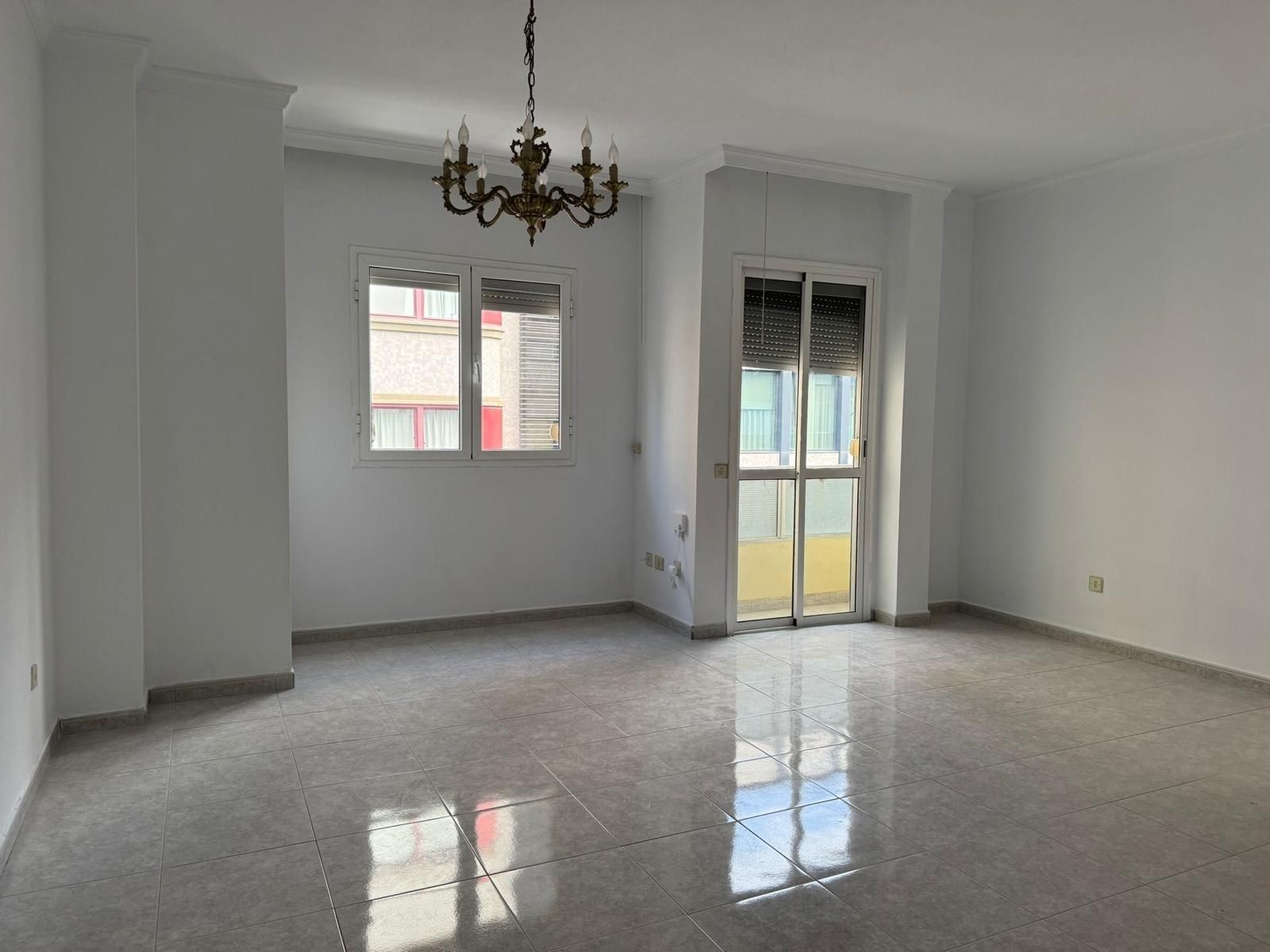 Sala de estar de Piso en venta en Las Palmas de Gran Canaria con Balcón