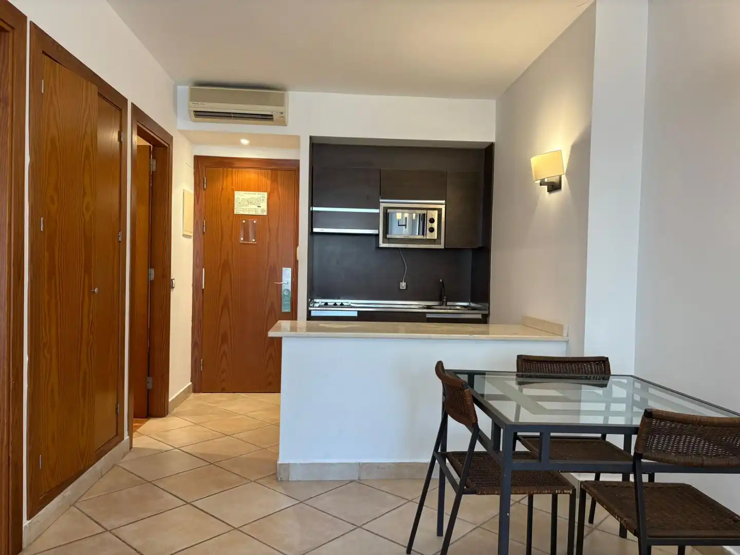 Cuina de Apartament en venda en Benahavís amb Jardí privat, Alarma i Piscina comunitària