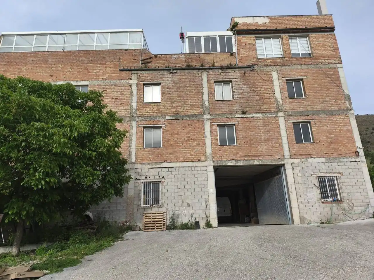 Vista exterior de Edificio en venta en Moclín