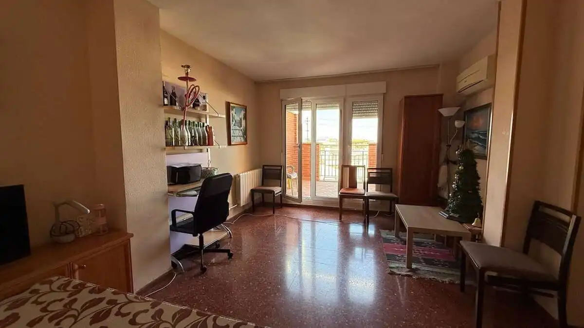 Wohnzimmer von Dachboden zum Verkauf in Granada mit Klimaanlage, Heizung und Terrasse