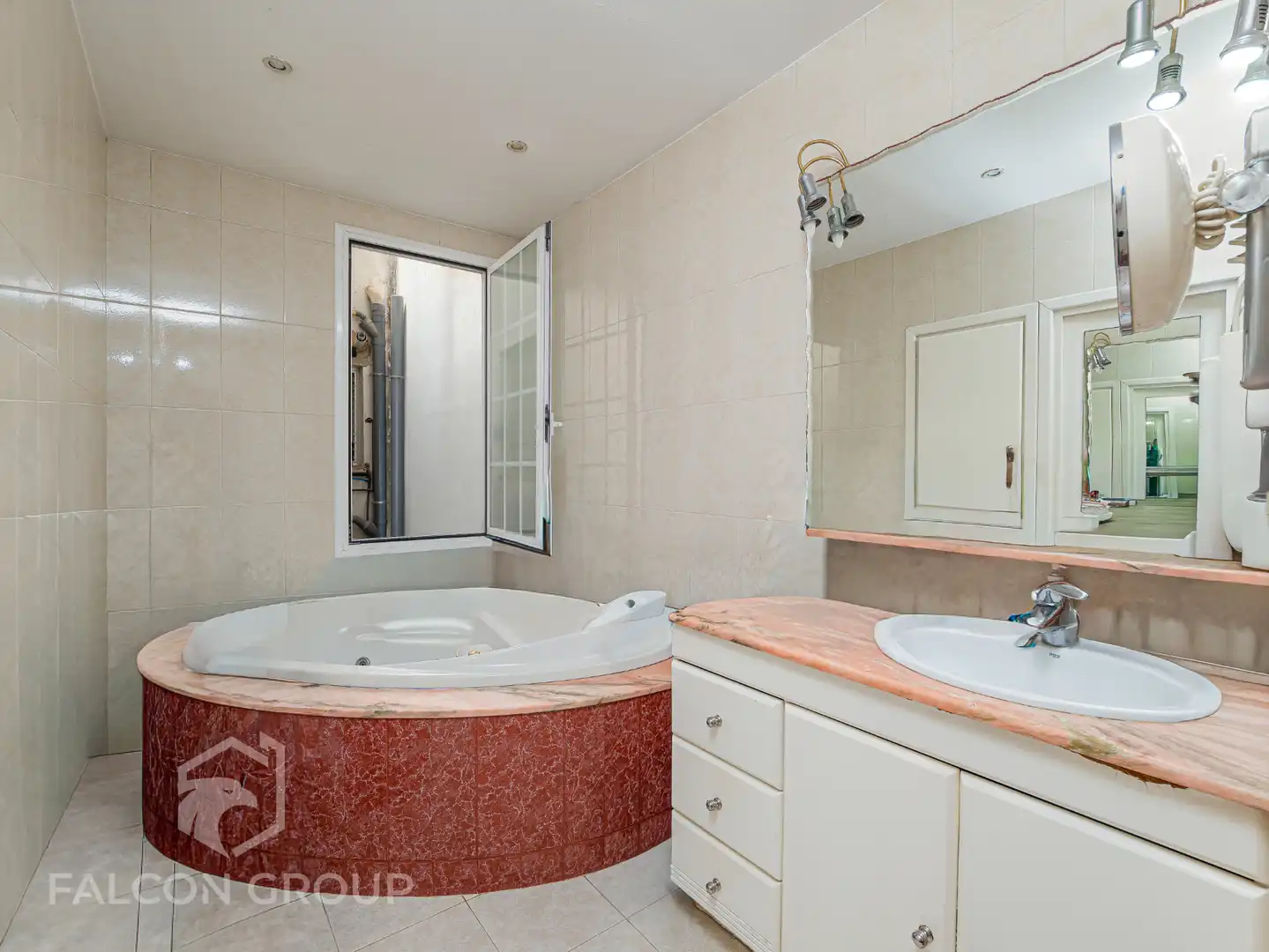 Bathroom of Flat for sale in Vilanova i la Geltrú  with Terrace and Balcony