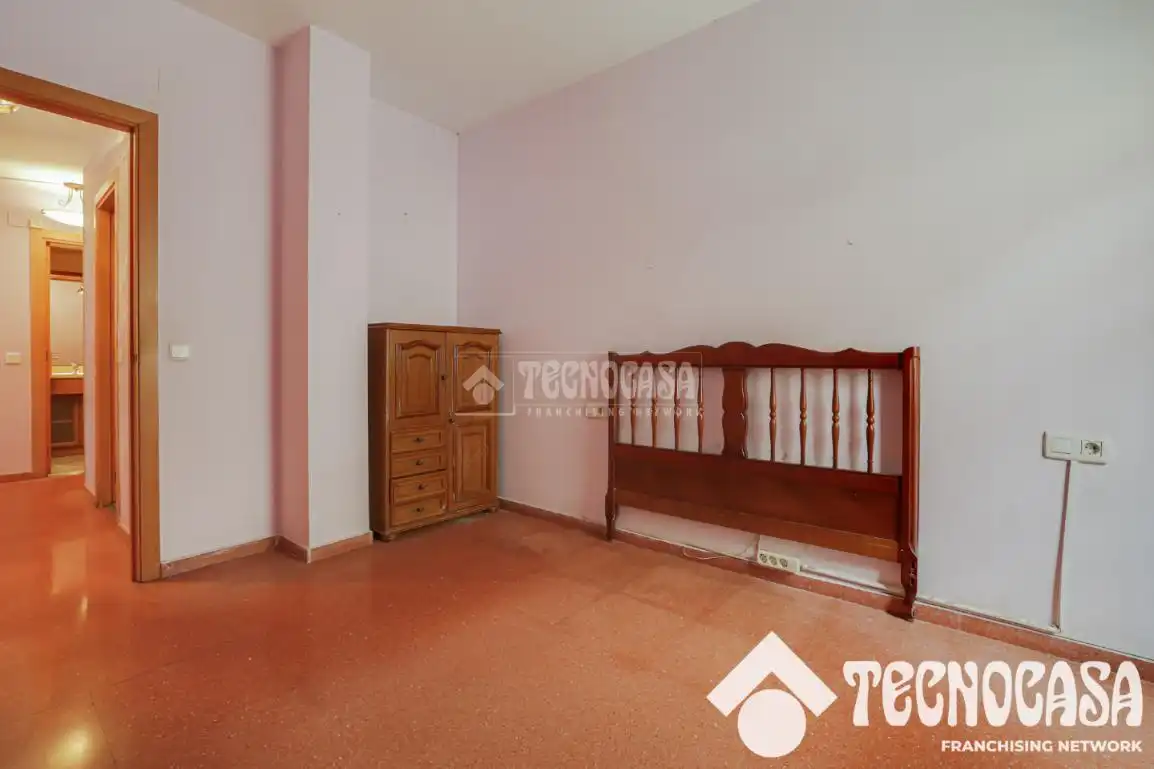 Habitación de Piso en venta en Santa Coloma de Gramenet con Calefacción y Terraza