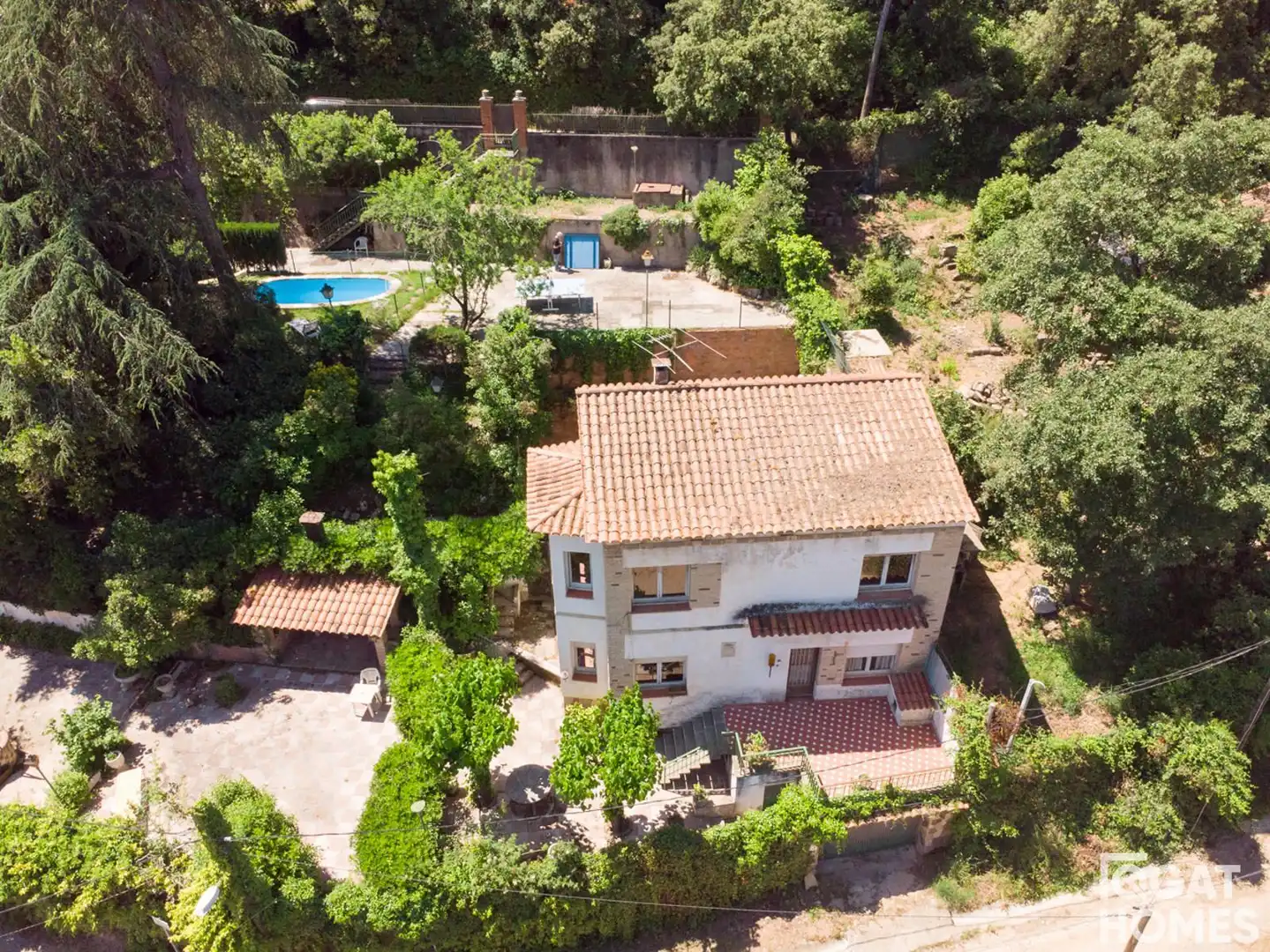 Vista exterior de Casa o xalet en venda en Molins de Rei amb Traster i Piscina