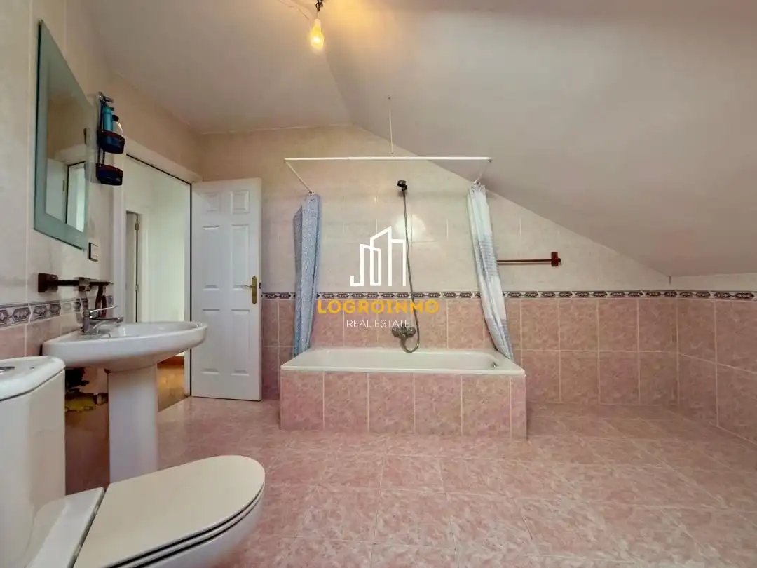 Baño de Piso en venta en Villamediana de Iregua con Calefacción y Amueblado