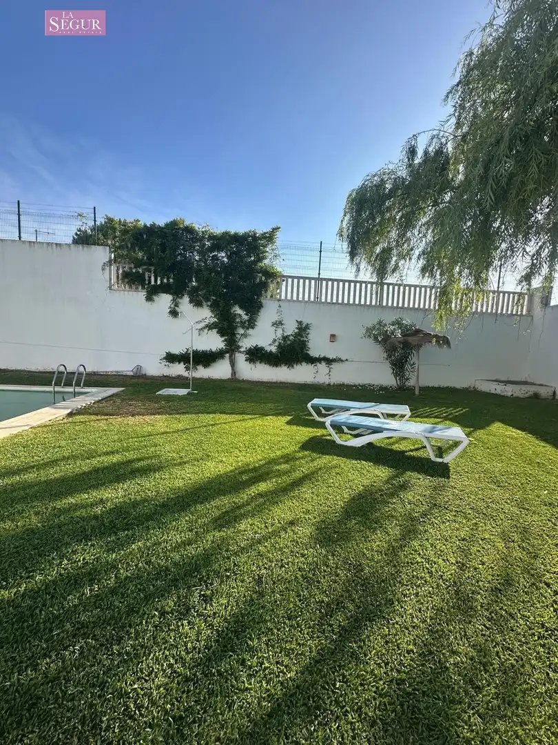 Jardí de Casa adosada en venda en Conil de la Frontera amb Jardí privat, Terrassa i Piscina comunitària