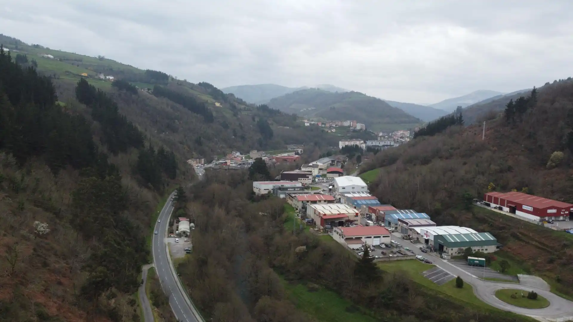 Vista exterior de Casa o xalet en venda en Cangas del Narcea amb Calefacció, Jardí privat i Terrassa