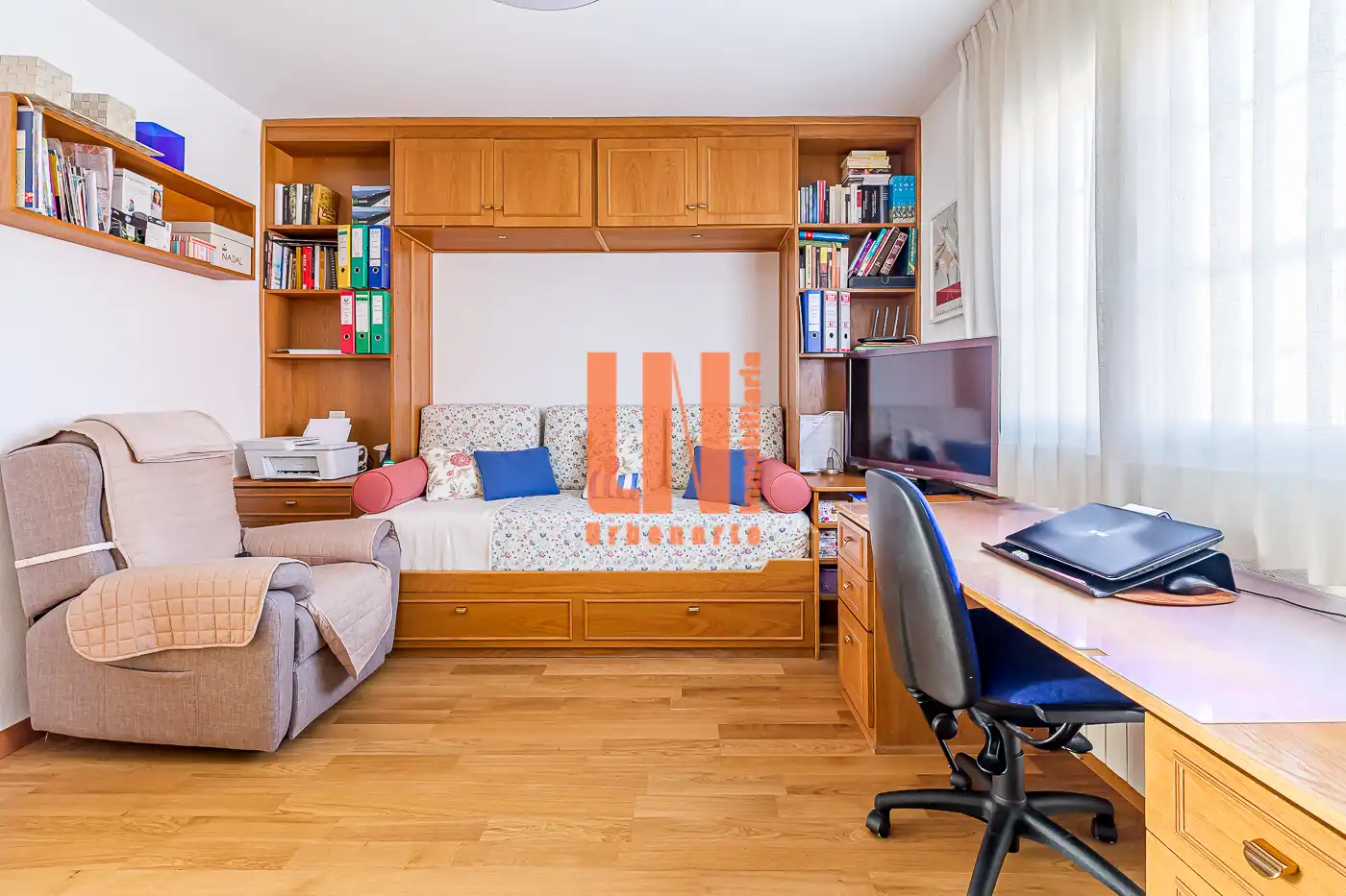 Habitación de Casa adosada en venta en Madrid con Aire acondicionado, Calefacción y Jardín privado
