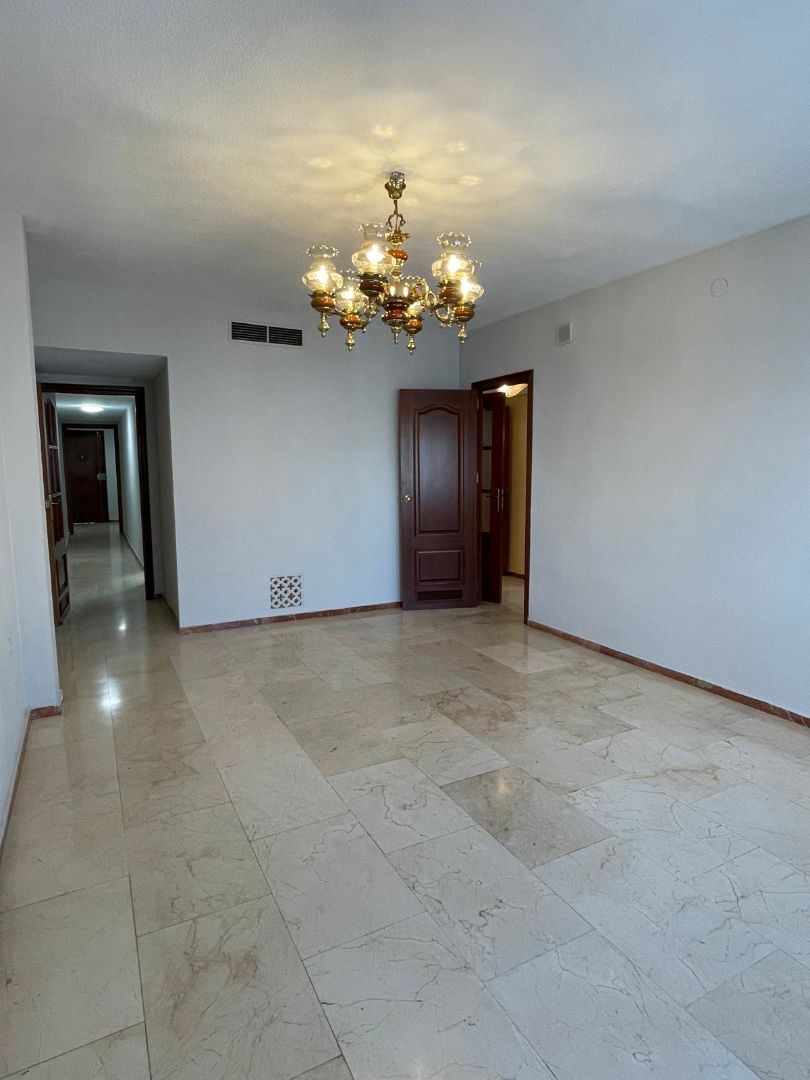 Flat for sale in Ciudad Jardín - Zoco