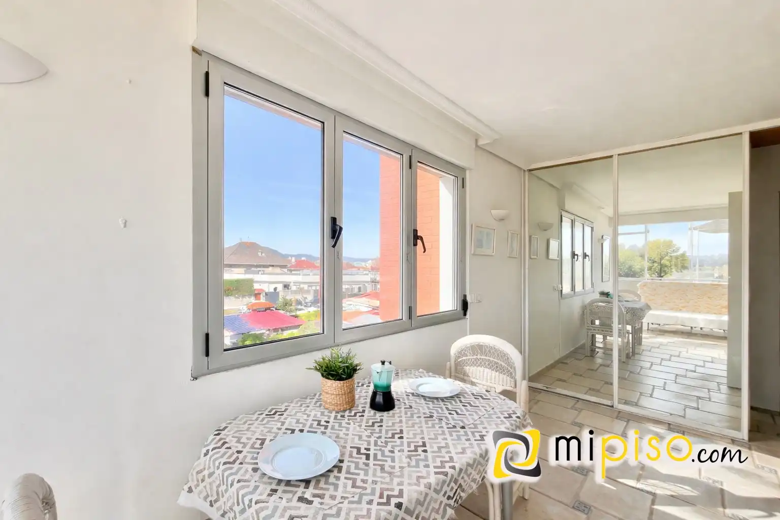 Terraza de Piso en venta en Laredo con Calefacción y Amueblado