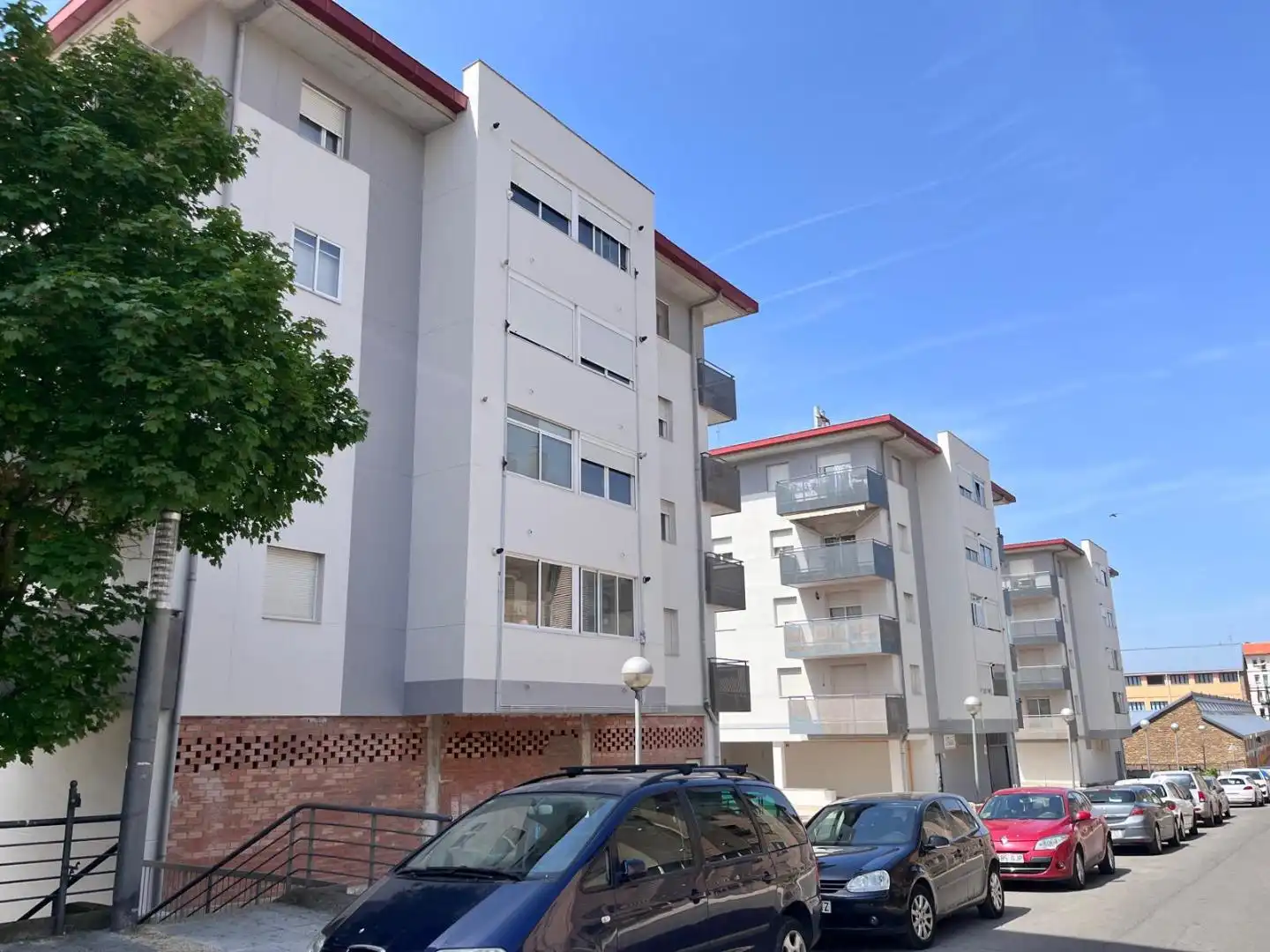 Außenansicht von Wohnung zum Verkauf in Sabiñánigo mit Terrasse und Abstellraum