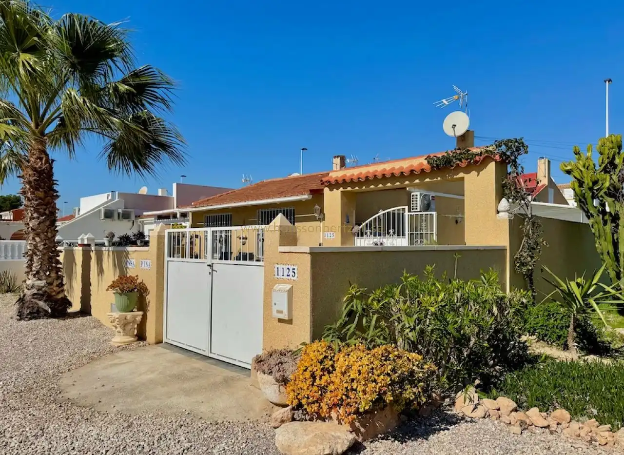 Vista exterior de Apartamento en venta en Torrevieja