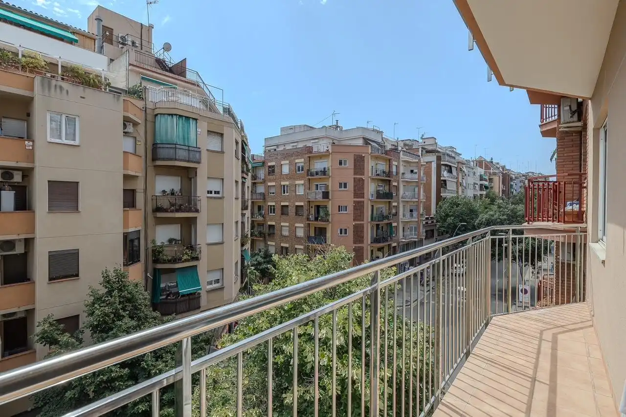 Vista exterior de Pis en venda en Barcelona amb Terrassa