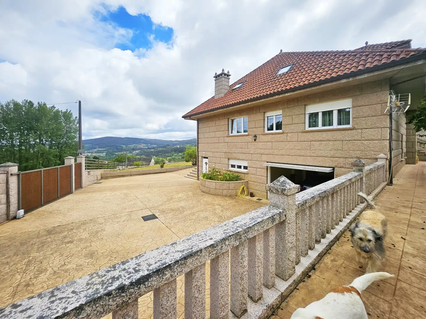 Vista exterior de Casa o xalet en venda en Coristanco amb Calefacció, Jardí privat i Parquet
