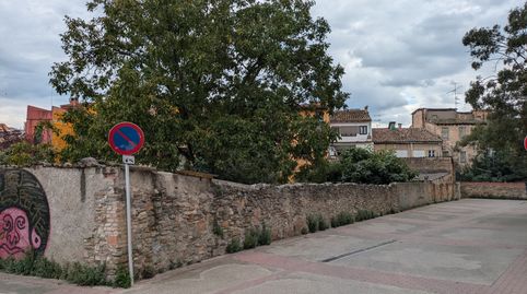 Edifici darrera l'hospital de la Santa Creu