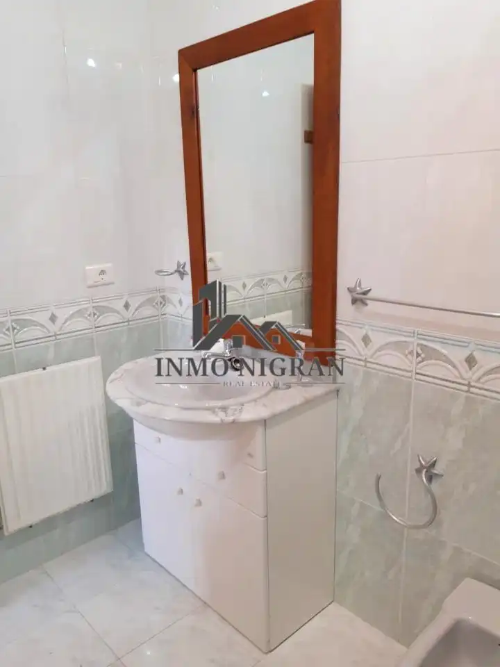 Badezimmer von Wohnungen zur Miete in Nigrán mit Möbliert