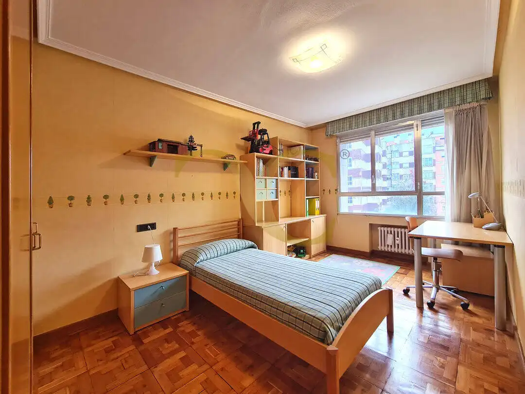 Bedroom of Flat for sale in Oviedo   with Heating