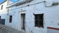 Vista exterior de Casa o xalet en venda en Utrera amb Jardí privat i Terrassa