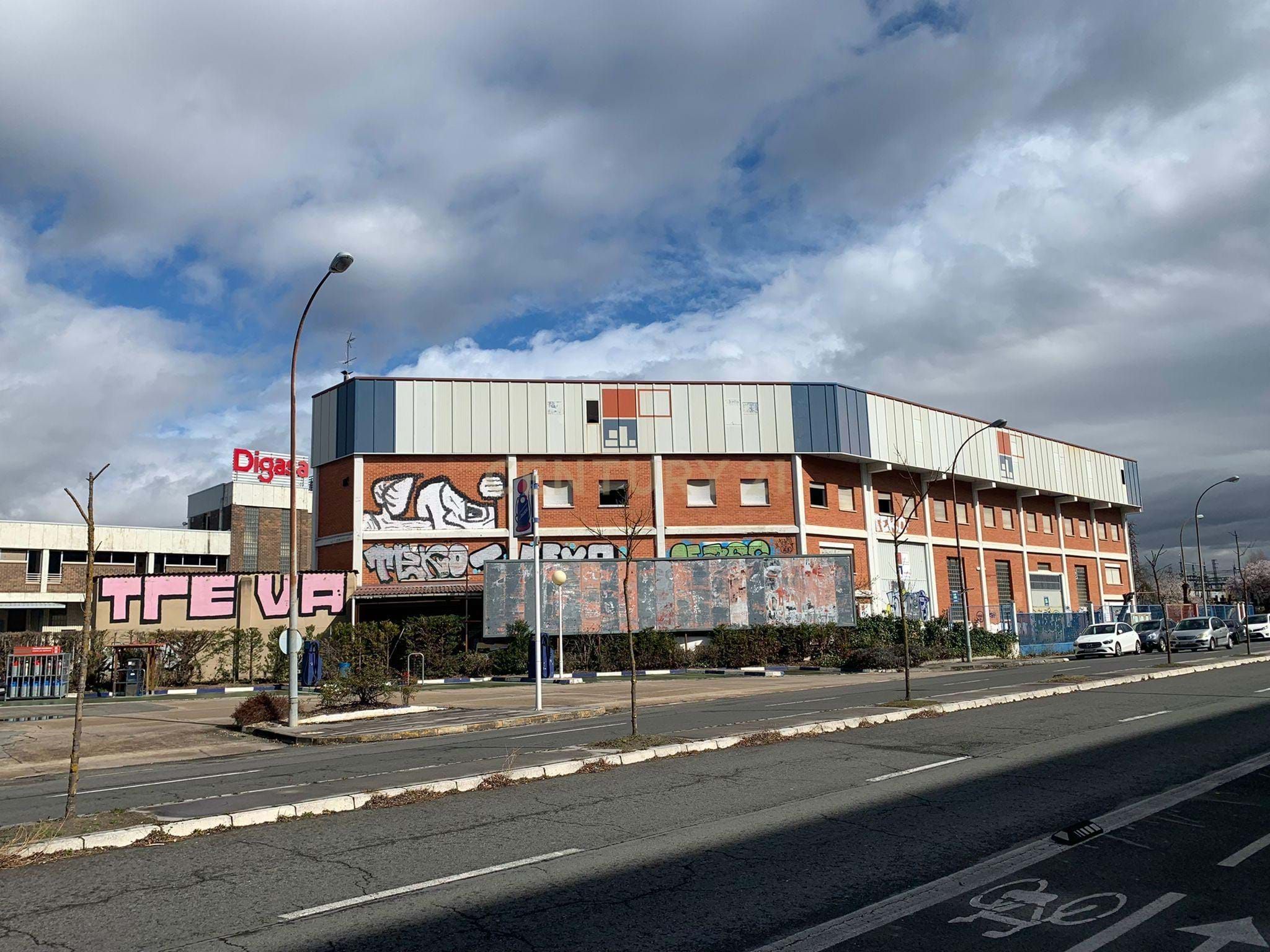 Vista exterior de Edifici en venda en Vitoria - Gasteiz