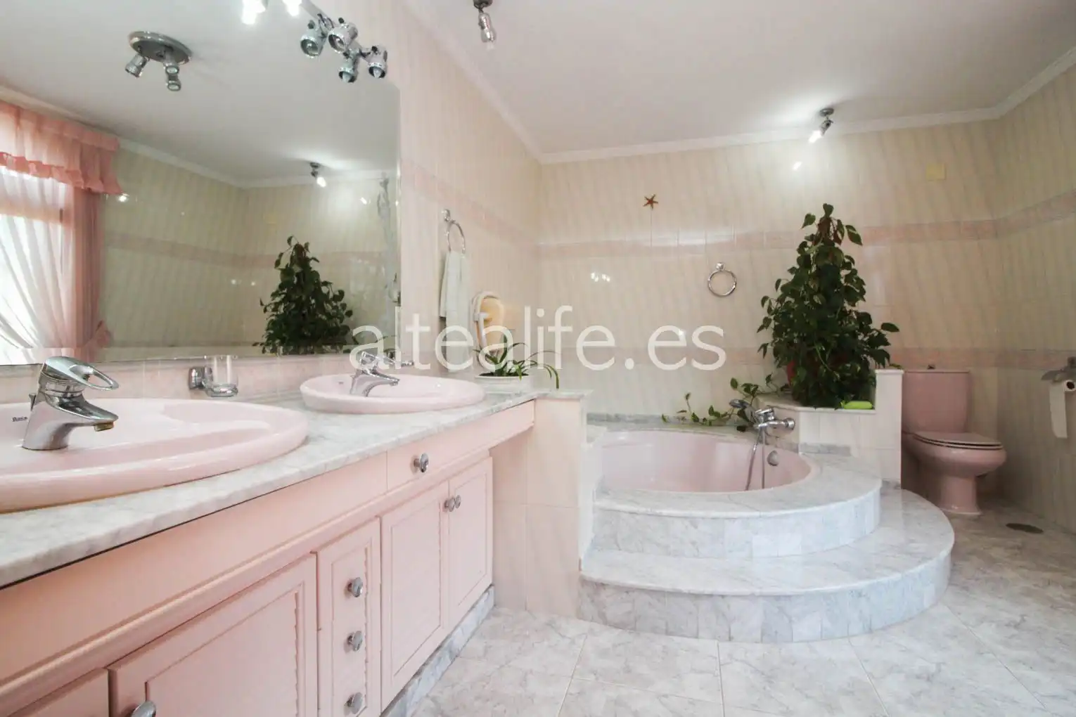 Baño de Casa o chalet en venta en L'Alfàs del Pi con Aire acondicionado, Calefacción y Jardín privado