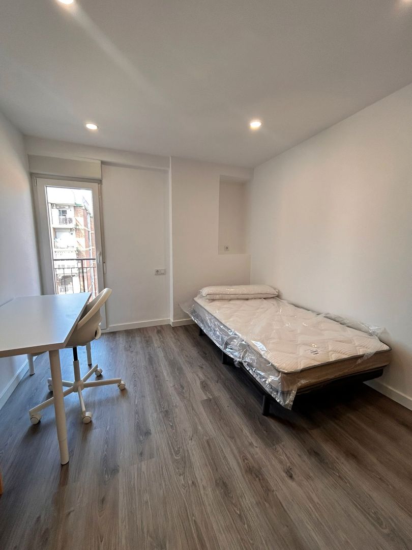 Bedroom of Flat to share in  Valencia Capital  with Furnished, Oven and Washing machine
