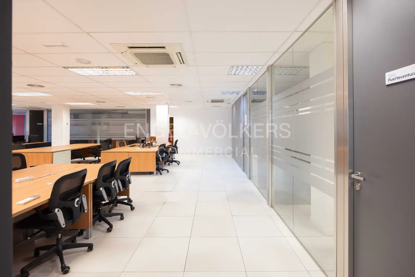 Office for rent in Barcelona  with Air Conditioner