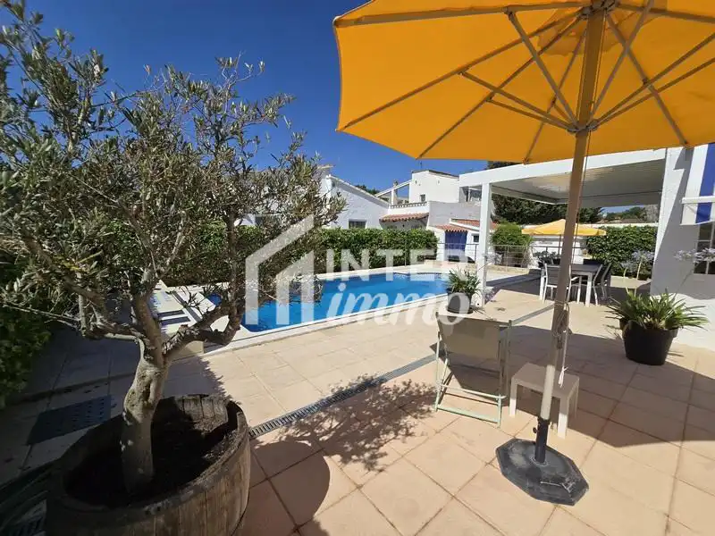 Casa amb piscina en venda a Carrer Montseny 82, imagen 4