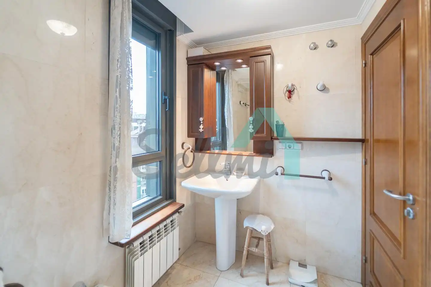 Badezimmer von Wohnung zur Miete in Oviedo  mit Heizung, Parkett und Möbliert