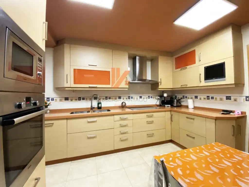 Kitchen of Flat for sale in Ames  with Oven