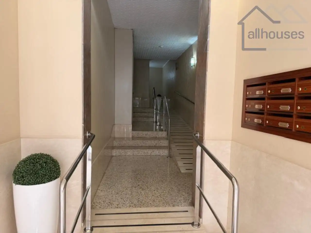 Piso en venta en Vigo  con Calefacción, Parquet y Terraza