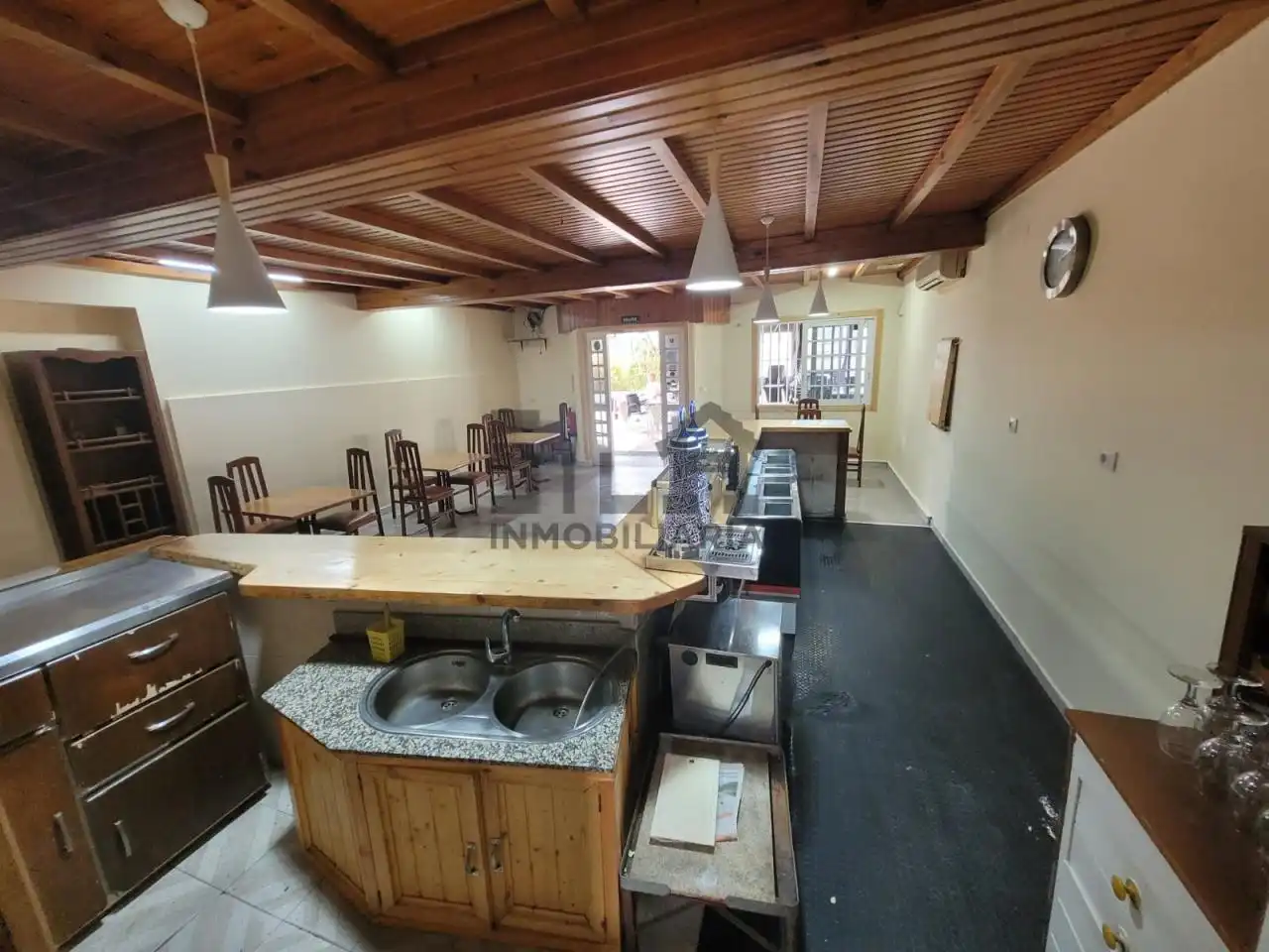 Cocina de Local de alquiler en Coles con Aire acondicionado, Terraza y Amueblado