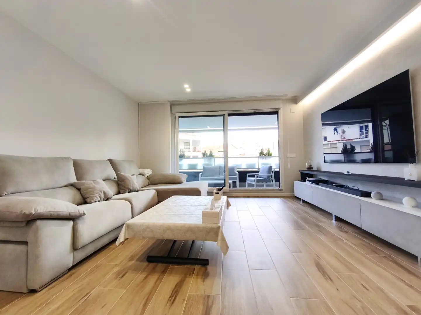 Wohnzimmer von Wohnung zum Verkauf in  Logroño mit Heizung, Privatgarten und Parkett