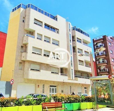 Vista exterior de Edifici en venda en Mislata