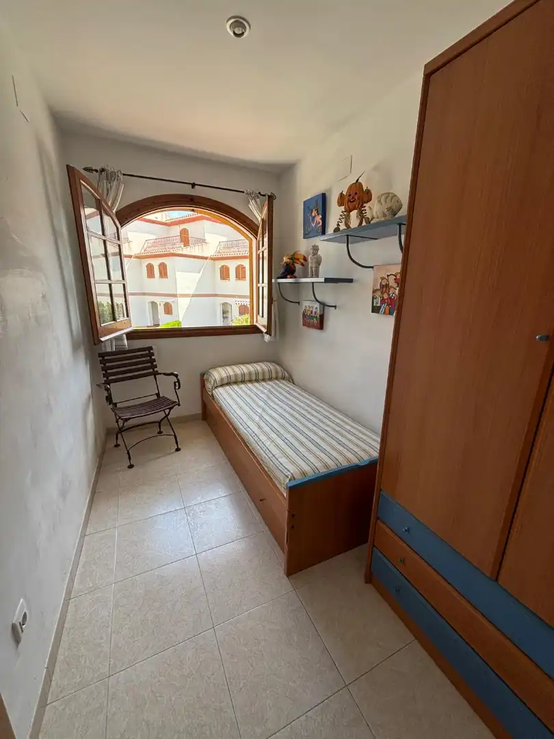 Habitación de Casa adosada en venta en Vandellòs i l'Hospitalet de l'Infant con Aire acondicionado, Jardín privado y Terraza