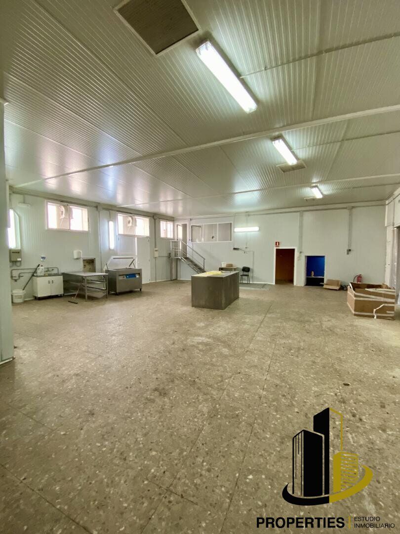 Industrial buildings for sale in Guijuelo