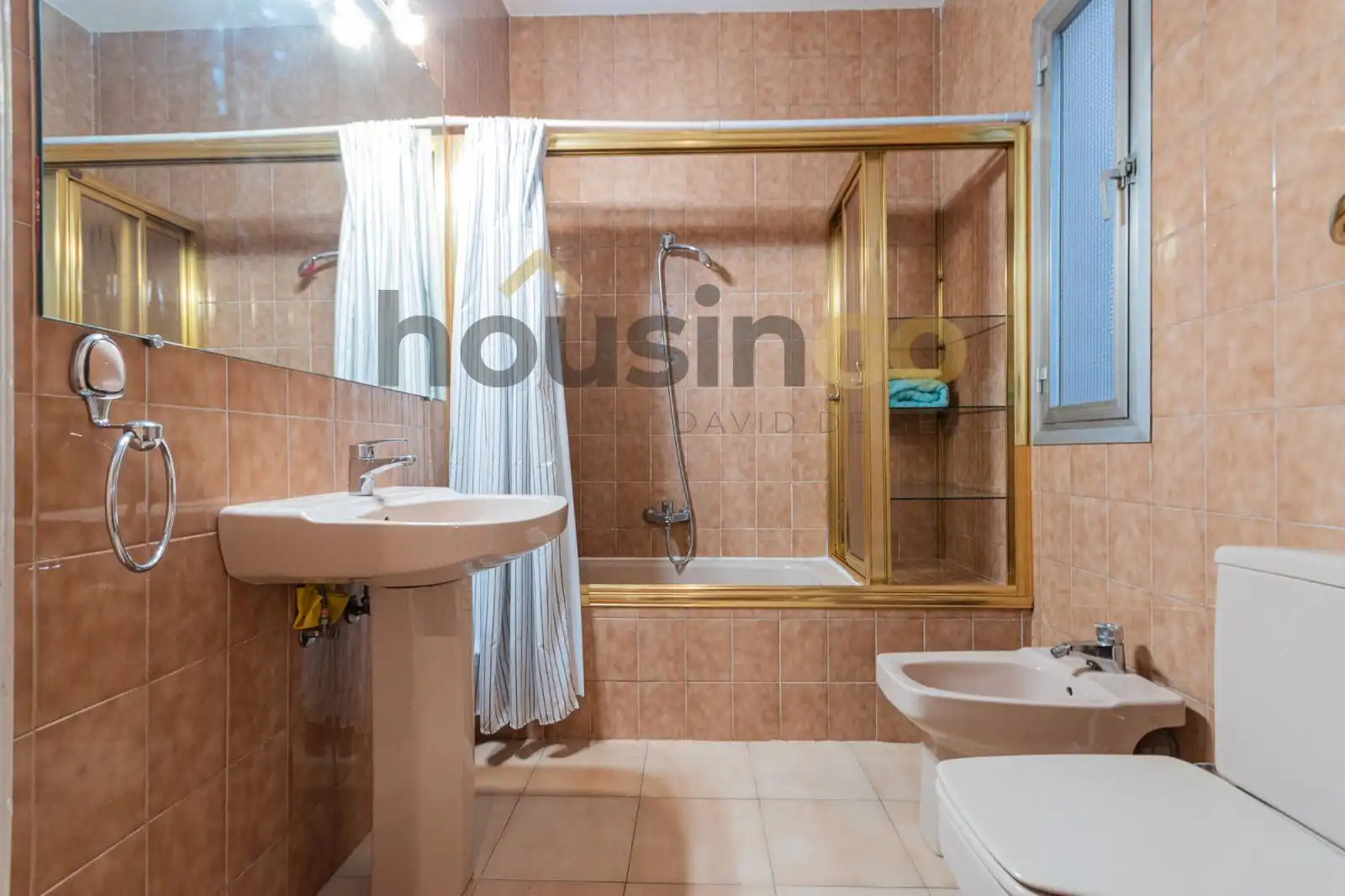 Bathroom of Flat for rent in Madrid  with Heating, Parquet flooring and Furnished