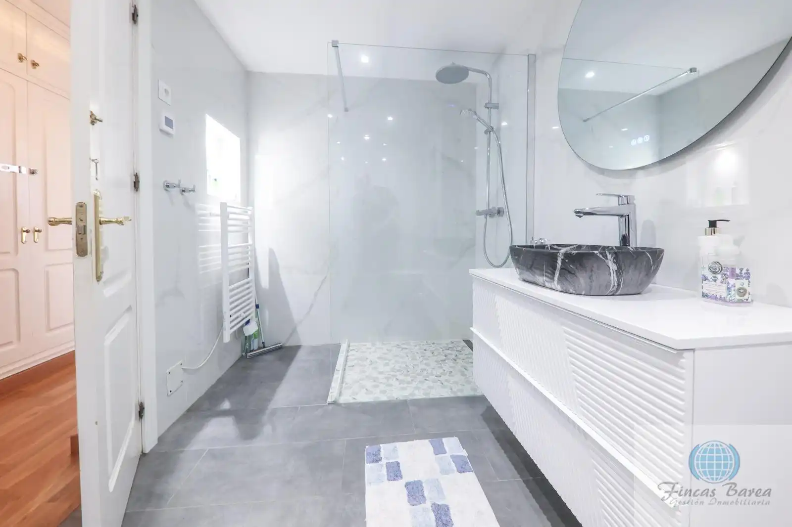 Bathroom of Houses for sale in Mijas  with Air Conditioner, Terrace and Storage room