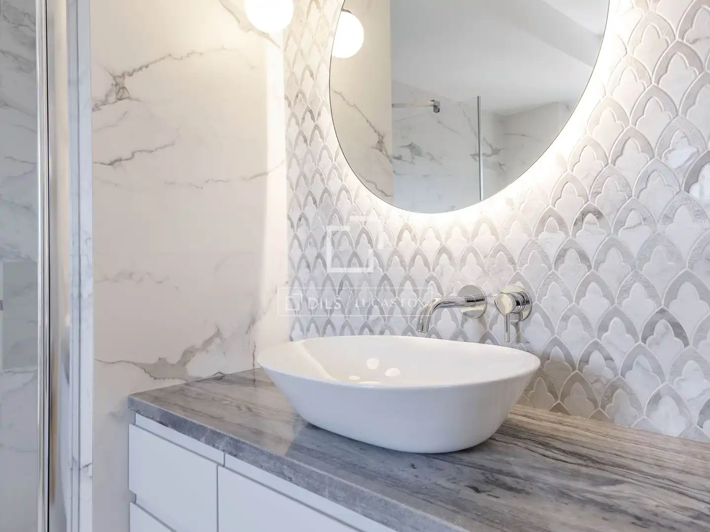 Bathroom of Attic for rent in Valencia  with Air Conditioner, Heating and Parquet flooring