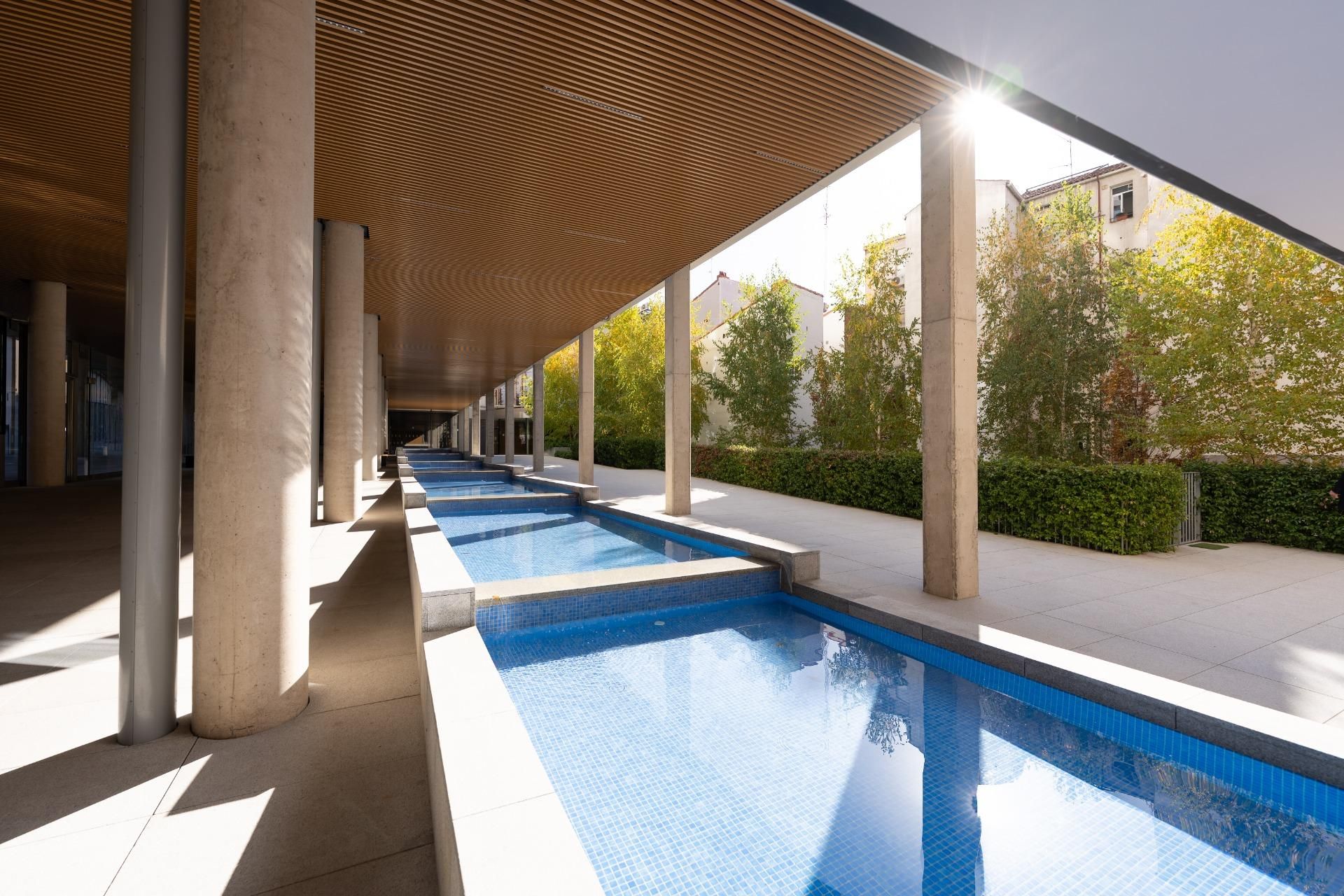 Swimming pool of Attic to rent in  Madrid Capital  with Air Conditioner, Heating and Private garden