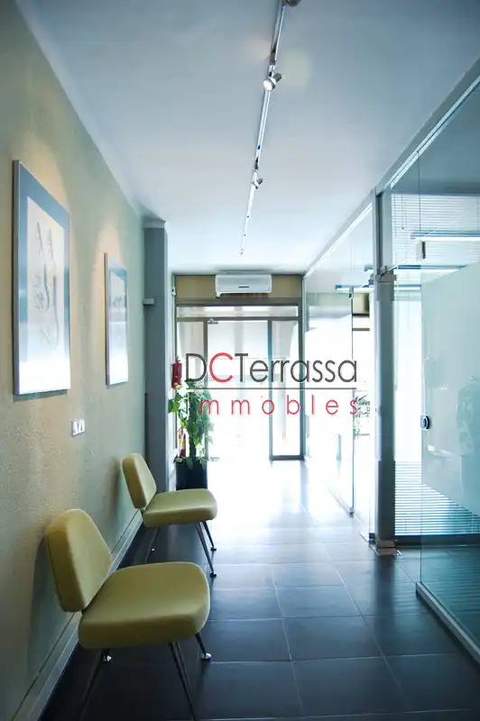 Local en venda en Terrassa amb Aire condicionat, Calefacció i Moblat