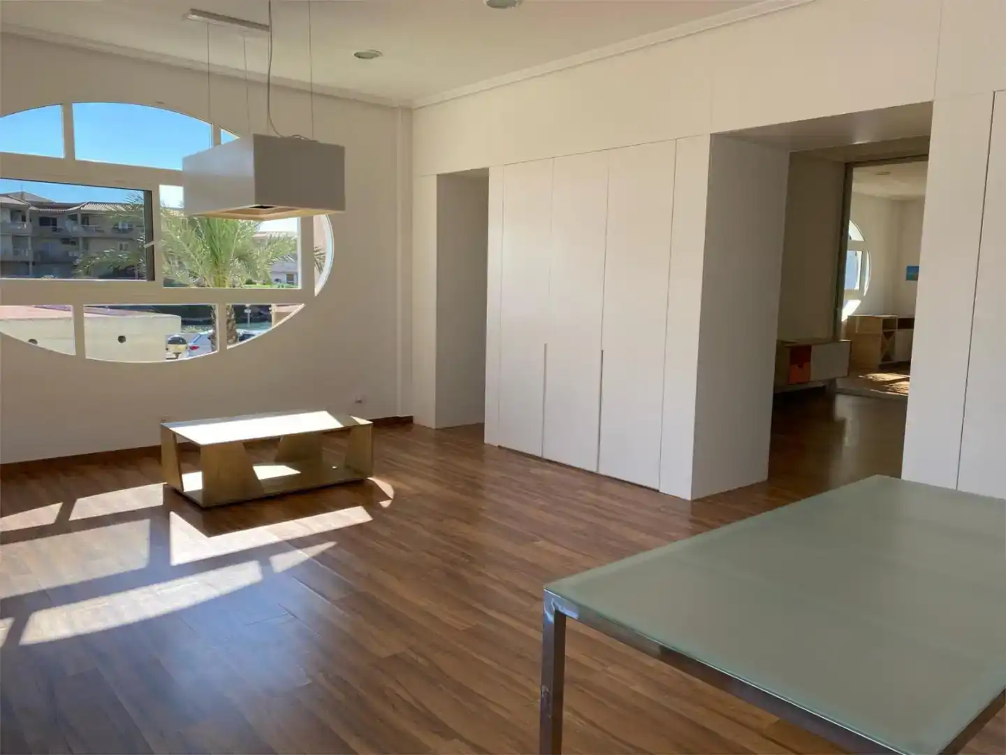 Wohnzimmer von Geschaftsraum zur Miete in La Manga del Mar Menor mit Klimaanlage und Parkett