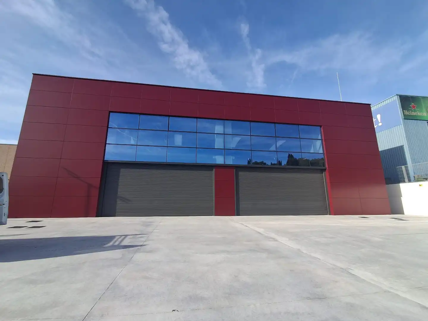 Vista exterior de Nave industrial de alquiler en Sitges con Alarma