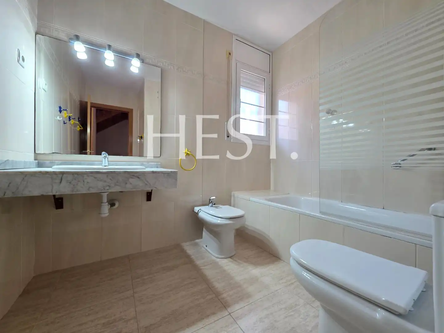 Badezimmer von Einfamilien-Reihenhaus zum Verkauf in Cambrils mit Klimaanlage, Heizung und Privatgarten
