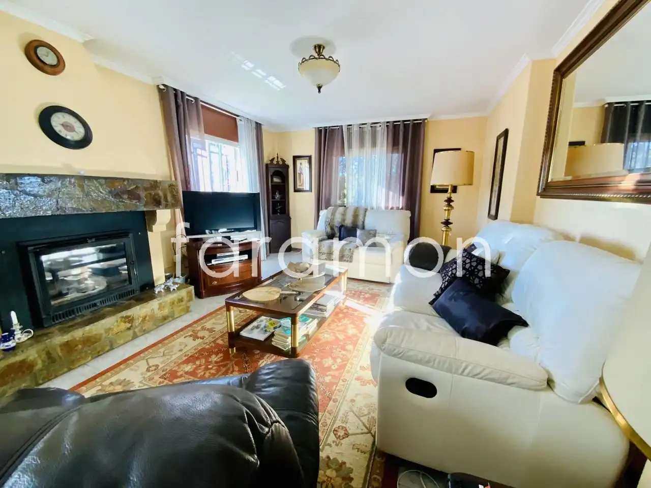Sala de estar de Casa o chalet en venta en Carracedelo con Calefacción, Jardín privado y Terraza