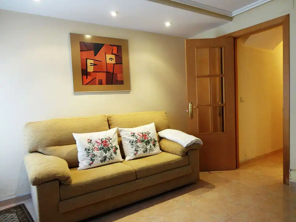 Sala d'estar de Casa adosada en venda en Espejón amb Jardí privat, Traster i Moblat