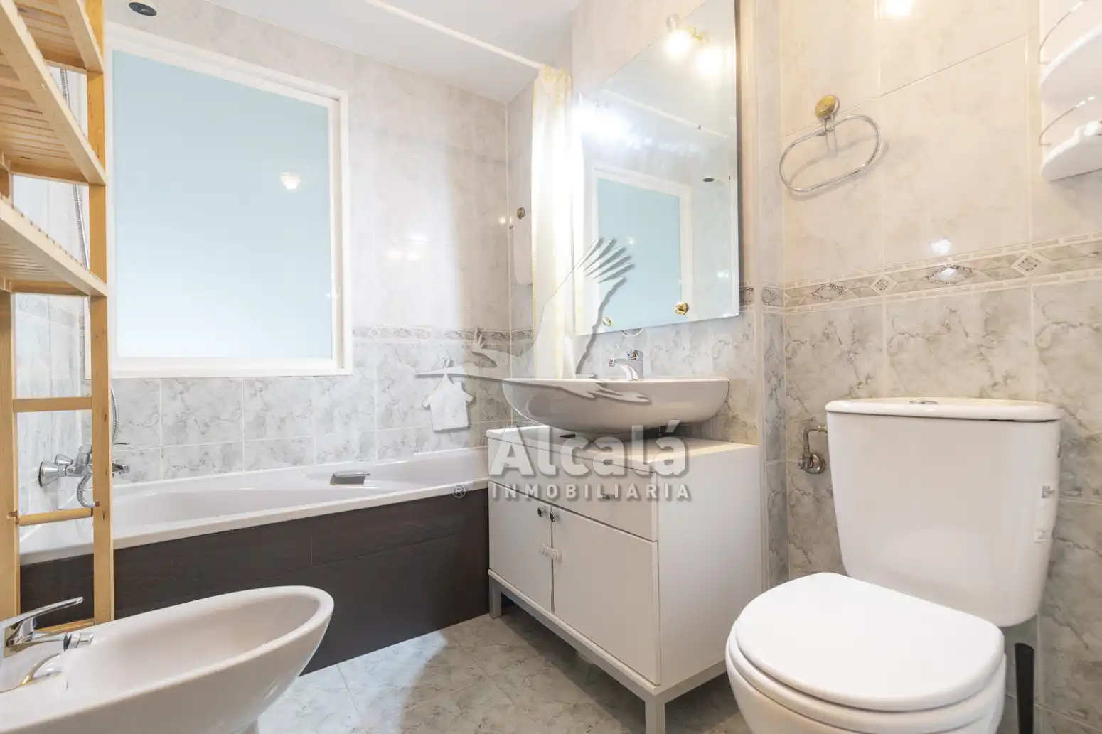 Badezimmer von Einfamilien-Reihenhaus zum Verkauf in Alcalá de Henares mit Heizung und Terrasse