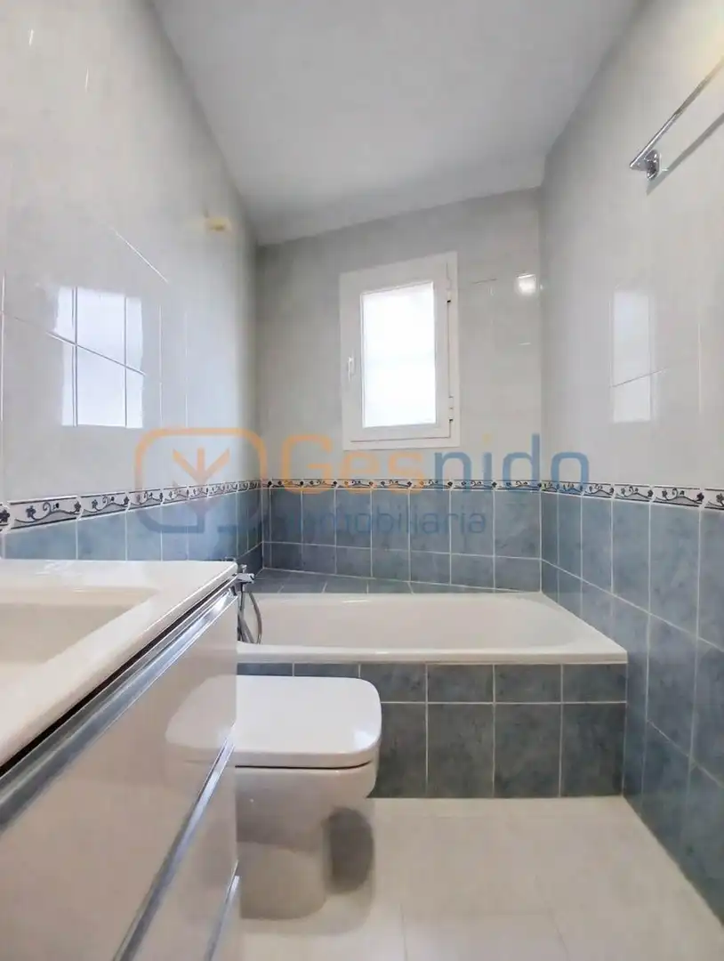 Badezimmer von Wohnung zum Verkauf in Espirdo mit Heizung, Parkett und Terrasse