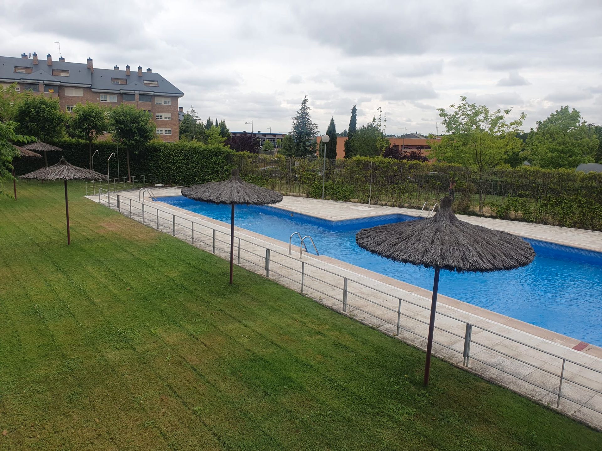 Piscina de Pis de lloguer en Boadilla del Monte amb Aire condicionat, Calefacció i Traster