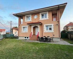 Vista exterior de Casa o xalet de lloguer en Camargo amb Terrassa