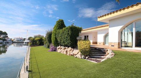 Excelente propiedad con jardín y piscina en Santa Margarita