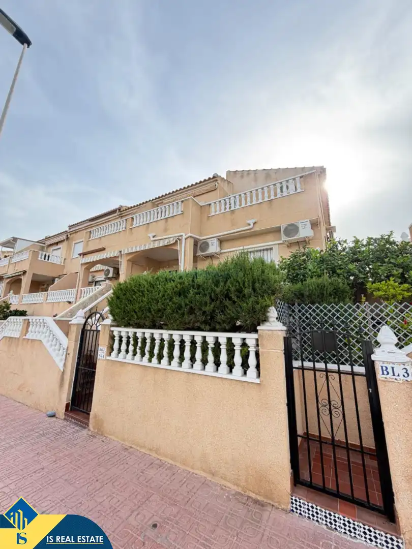 Bungalow amb piscina en venda a Nueva Torrevieja - Aguas Nuevas, imagen 2